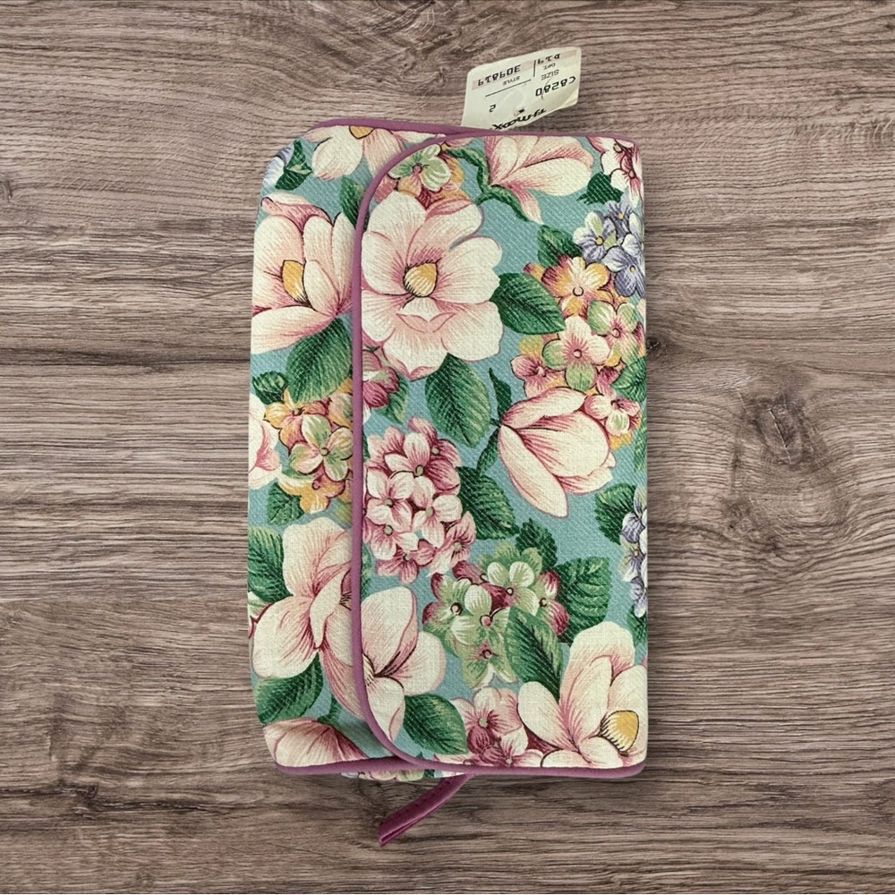 Floral Print Fold-Over‎ Clutch in Pastel Pink and Green - Picture 8 of 8